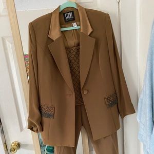 Sioni couture blazer & match pants. 3 piece suit.